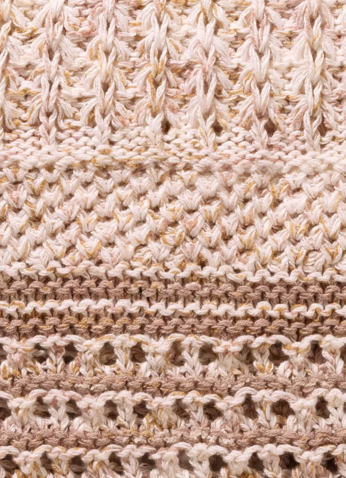 Pullover mit dekorativen Effekten