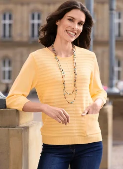 Pullover mit einer aufgesetzten Tasche