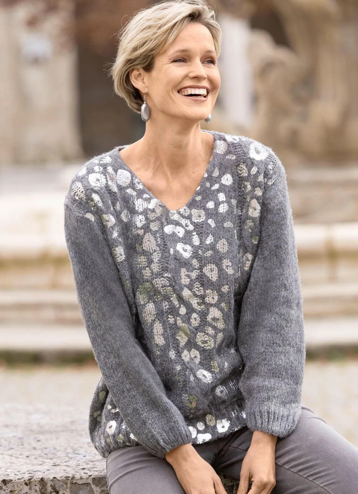 Pullover mit glänzendem Foliendruck