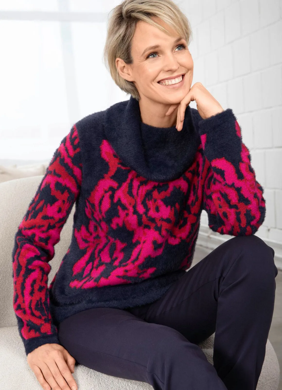 Pullover mit haarigem Effektgarn