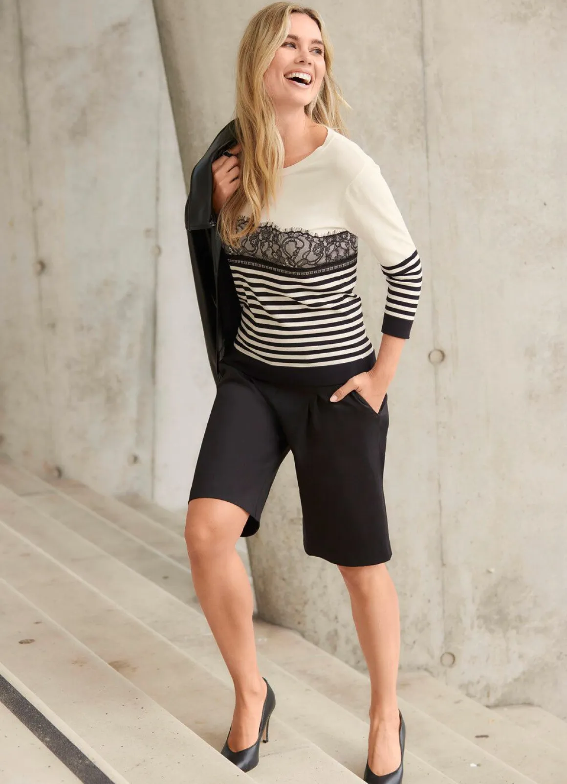 Pullover mit Spitzenbesatz