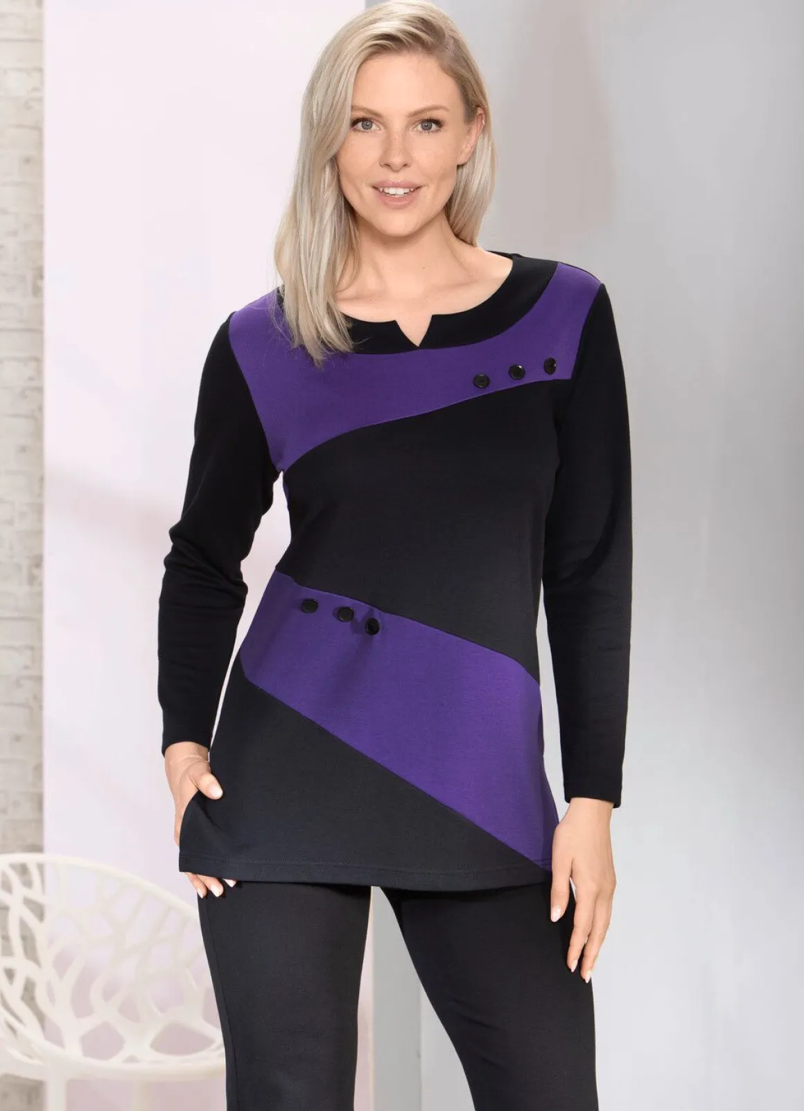 Raffiniertes Sweatshirt mit V-Schlitz