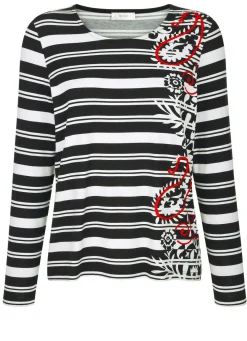 Shirt mit roten Farbakzenten