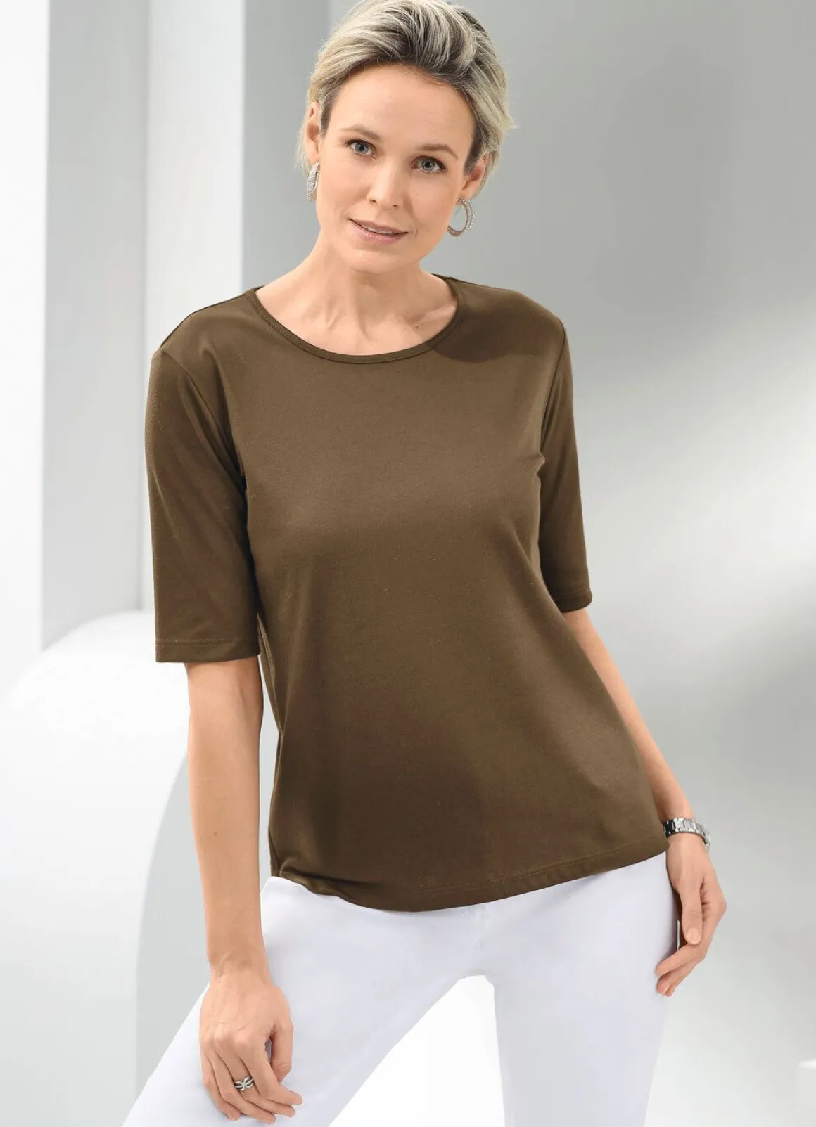 Shirt mit rundem Halsausschnitt in 10 Farben