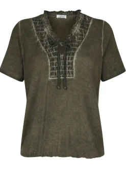 Shirt mit individueller Färbetechnik