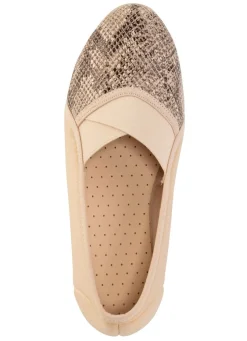 Slipper aus elastischem Textilmaterial
