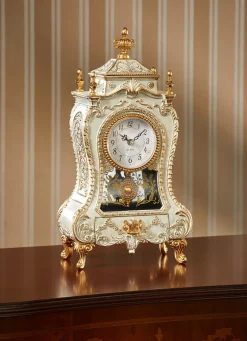 Spieluhr in antiker Verkleidung