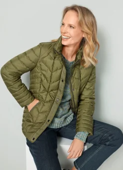 Steppjacke mit Reißverschluss unter der Druckerleiste