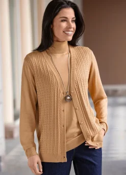 Strickjacke mit Zöpfchenstruktur