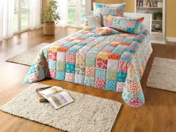 Tagesdecke und Kissenbezüge in Patchwork-Optik