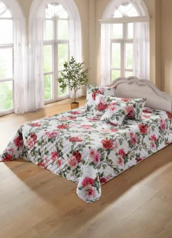 Tagesdecke und Kissenbezüge mit Rosen- Motiven